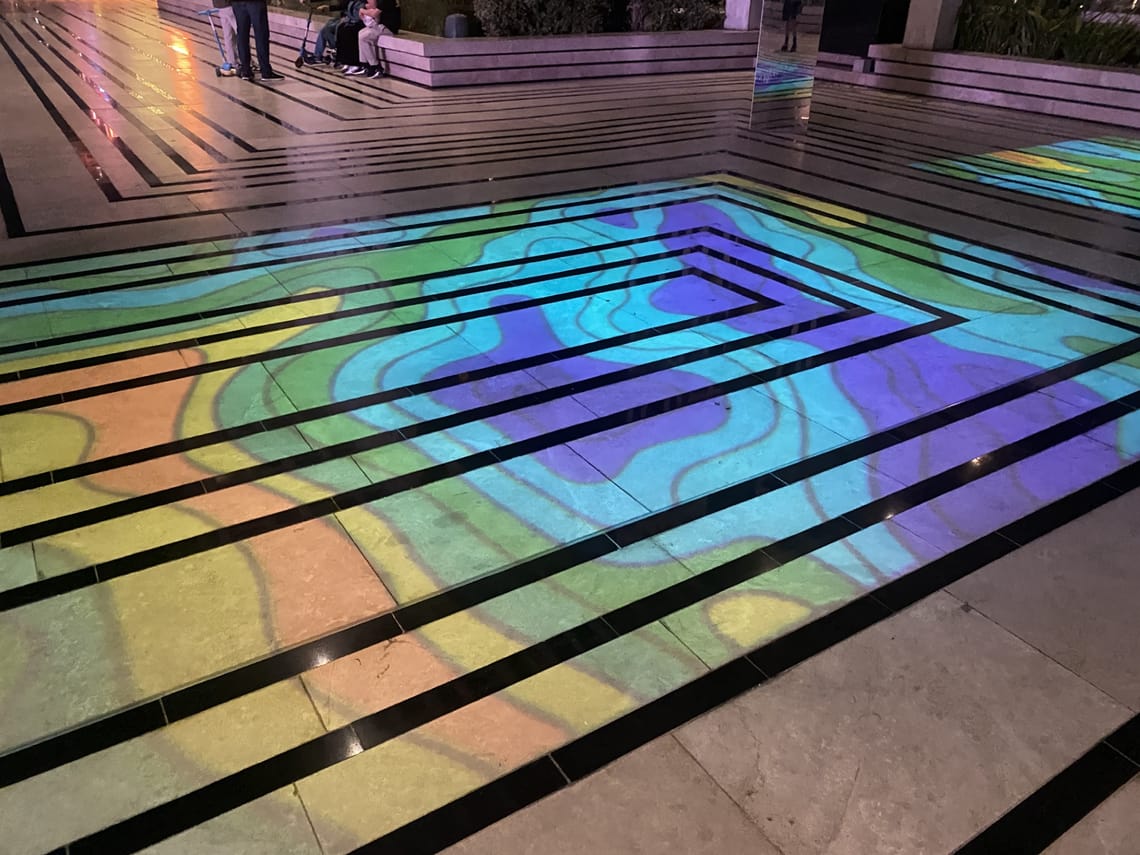 Experiencing projection mapping